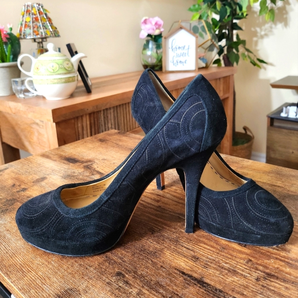 Coach pumps